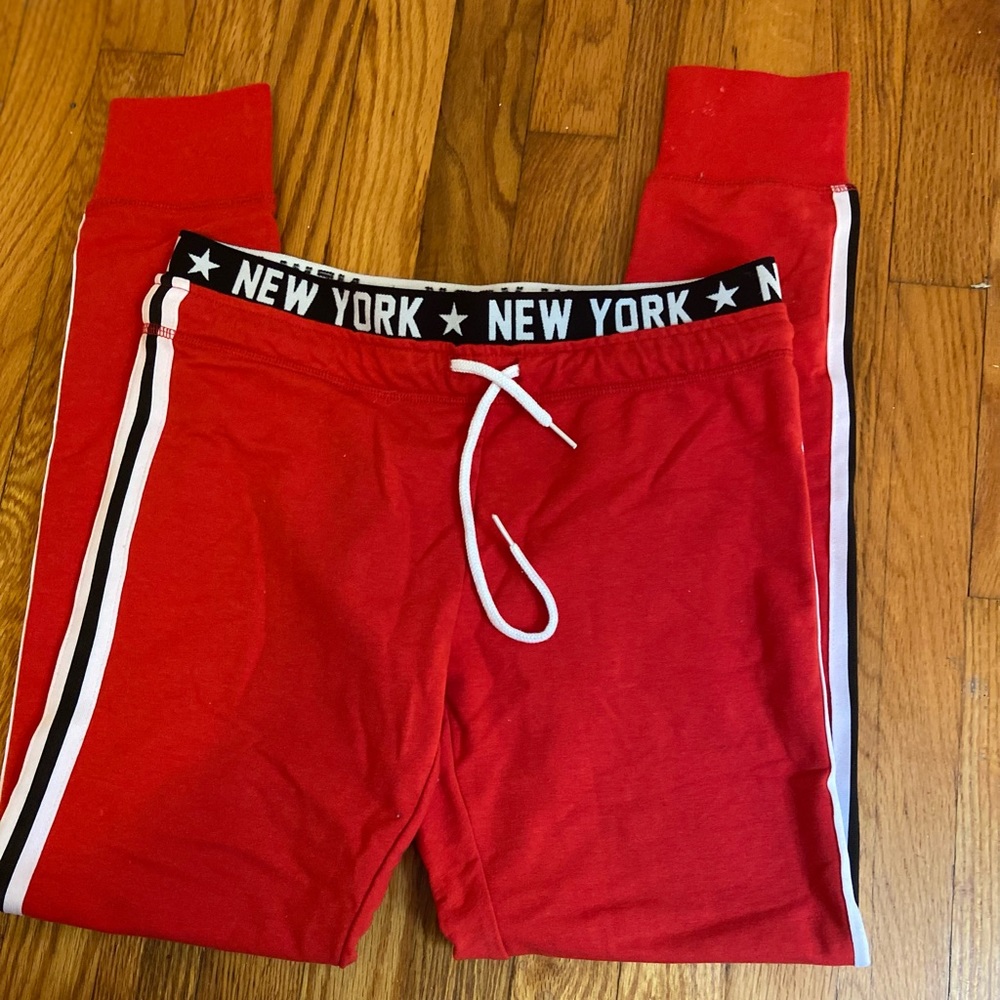 Forever 21 New York joggers red sweatpants